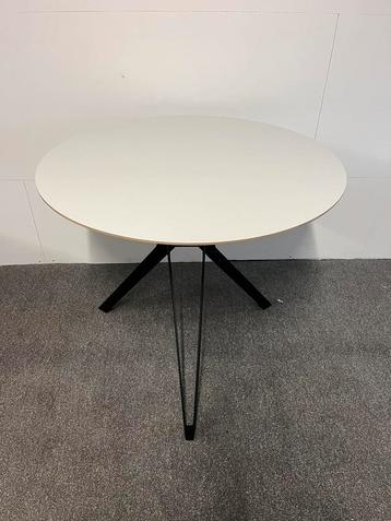 Ronde eettafel licht grijs HPL 85cm beschikbaar voor biedingen