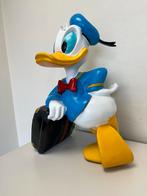 Donald Duck Disney beeld met koffer, Verzamelen, Disney, Donald Duck, Ophalen of Verzenden, Zo goed als nieuw, Beeldje of Figuurtje