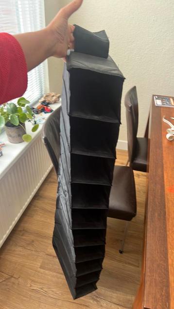 Hanger/ vakken voor schoenen in kledingkast beschikbaar voor biedingen