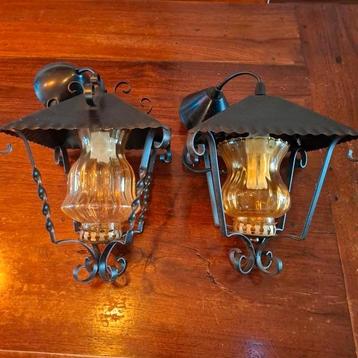 2 lampen met jaren 60 glas.  beschikbaar voor biedingen