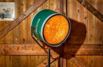 Unieke sfeerlampen op statief beschikbaar voor biedingen