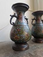 2 metalen cloisonné of champlève vaasjes 22 cm hoog, Ophalen of Verzenden