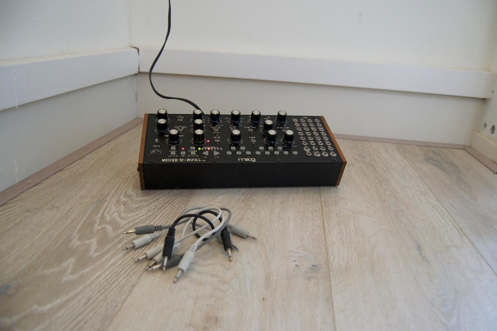 Moog Mother 32, Muziek en Instrumenten, Synthesizers, Overige merken, Zo goed als nieuw, Met midi-aansluiting, Overige aantallen