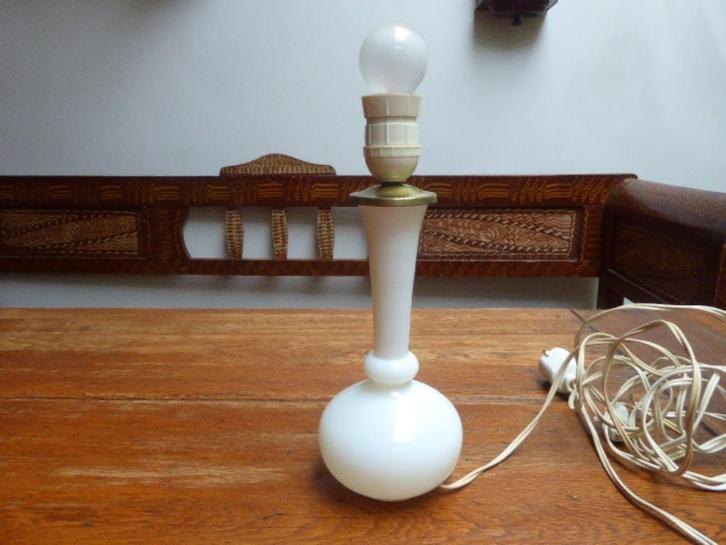 Vintage lamp in opaline glas, Antiek en Kunst, Antiek | Lampen, Ophalen of Verzenden