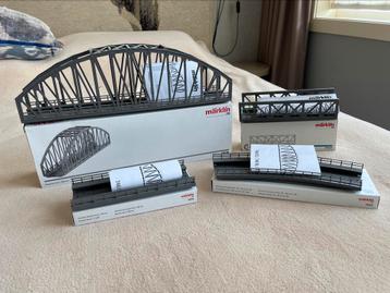 Märklin c-rail bruggen en hellingen 74636-74623-74620-74618 beschikbaar voor biedingen