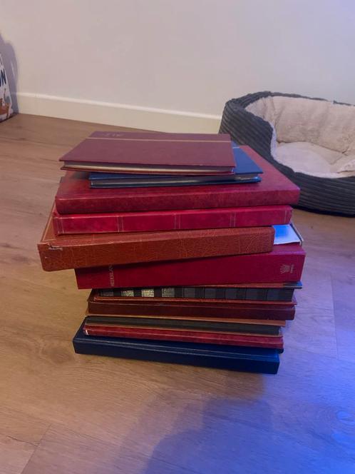Postzegelverzameling in Albums - Internationale Collectie, Postzegels en Munten, Postzegels | Volle albums en Verzamelingen, Nederland en Buitenland