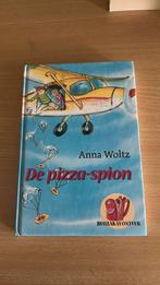 Anna Woltz - De pizza-spion, Fictie algemeen, Anna Woltz, Ophalen of Verzenden, Zo goed als nieuw