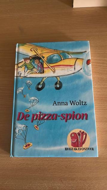 Anna Woltz - De pizza-spion beschikbaar voor biedingen