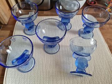 6 ijscoupes met Mickey Mouse hoofdjes - Donker blauw glas beschikbaar voor biedingen