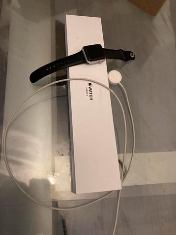 Apple watch series 3 zilver / zwart beschikbaar voor biedingen