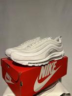 NIEUW IN DOOS! Maat 48,5 - Nike Air Max 97 Triple White Grey, Kleding | Heren, Schoenen, Verzenden, Wit, Nike, Nieuw