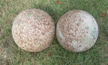 supergrote antieke ijzeren kanon ballen beschikbaar voor biedingen