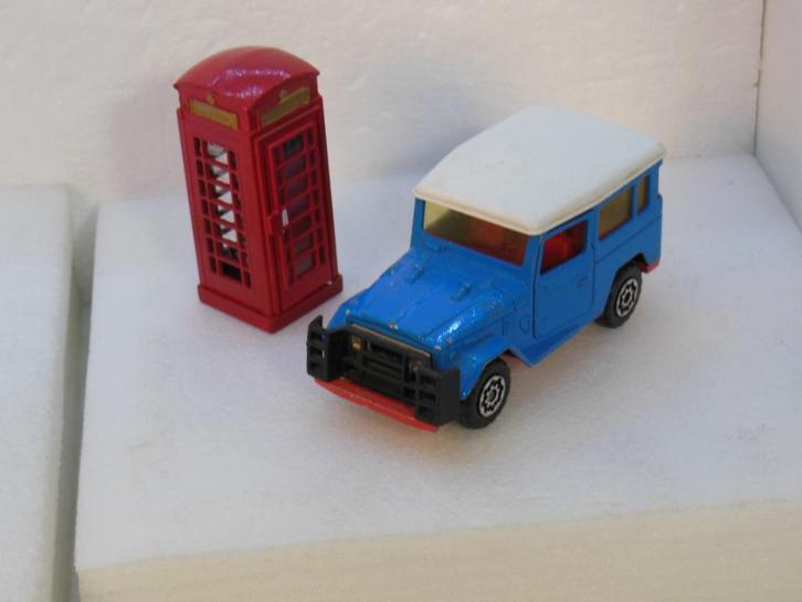 TOYOTA LAND CRUISER - + Telefooncel  1:36  -, Hobby en Vrije tijd, Modelauto's | Overige schalen, Gebruikt, Auto, Ophalen of Verzenden