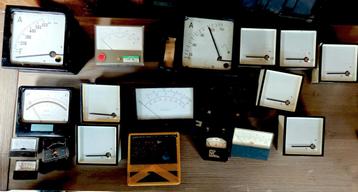 Oude Analoge Meters - Industrieel/Vintage Decoratie beschikbaar voor biedingen