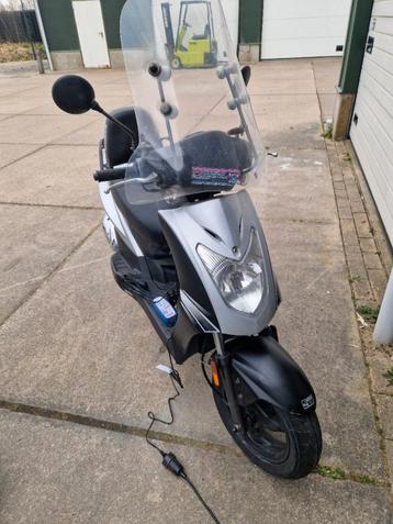 Kymco"s Agility 50 snor 4T grijs 2008 beschikbaar voor biedingen