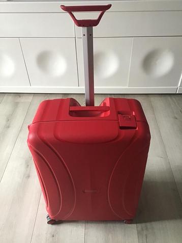 Zgan grote rode American Tourister trolley koffer/ 4 wielen beschikbaar voor biedingen