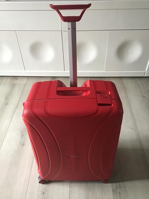 Zgan grote rode American Tourister trolley koffer/ 4 wielen, Sieraden, Tassen en Uiterlijk, Koffers, Zo goed als nieuw, Hard kunststof