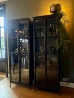 PTMD Z.G.A.N. vitrinekast €250,- per kast/€475 voor beiden, Huis en Inrichting, Kasten | Vitrinekasten, Ophalen, Met deur(en)