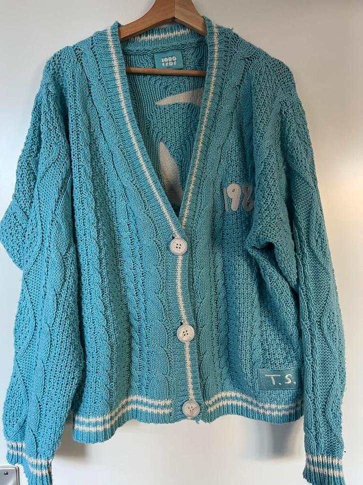 Taylor Swift cardigan - 1989, Kleding | Dames, Truien en Vesten, Zo goed als nieuw, Maat 38/40 (M), Blauw, Ophalen of Verzenden