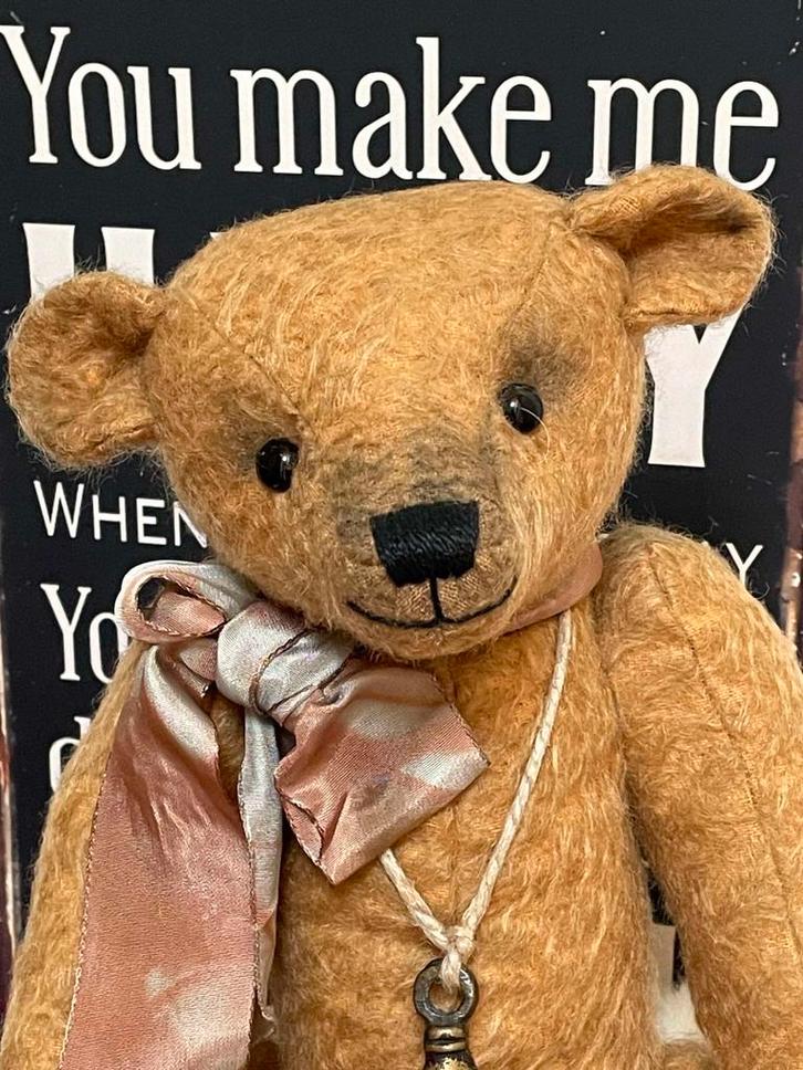 Prachtige grote artist mohair brombeer met speelblokjes, Verzamelen, Beren en Cherished Teddies, Zo goed als nieuw, Stoffen beer