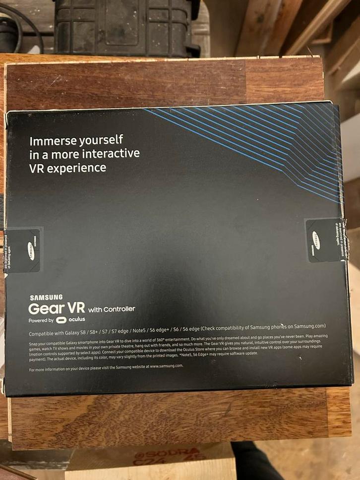 Samsung Gear VR bril met controller | Compleet in doos, Spelcomputers en Games, Virtual Reality, Zo goed als nieuw, Telefoon, VR-bril
