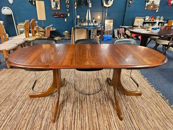 Vintage eettafel Deens design uitschuifbaar beschikbaar voor biedingen