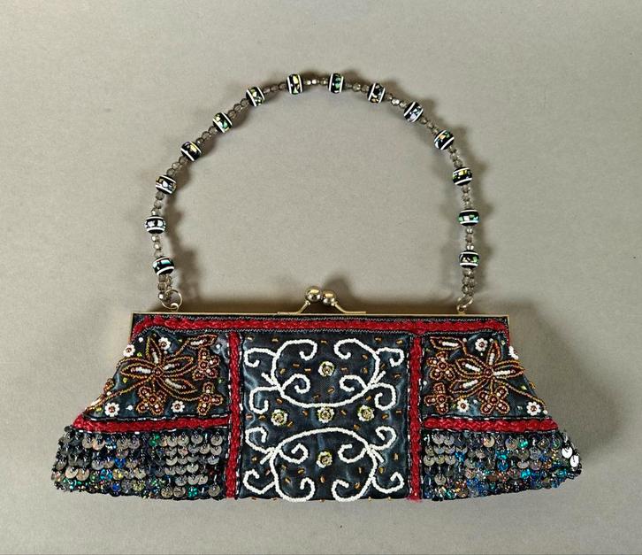 Vintage clutch, handtasje versierd met pailletten en kralen, Sieraden, Tassen en Uiterlijk, Tassen | Damestassen, Zo goed als nieuw