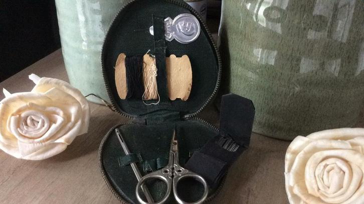 Vintage Gebr Nagel borduurschaartje in hartjes etui + meer, Antiek en Kunst, Antiek | Overige Antiek, Ophalen of Verzenden