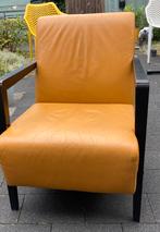 Okergele fauteuil, mooie leren stoel, Huis en Inrichting, Fauteuils, Ophalen, Gebruikt, Leer, 50 tot 75 cm