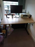 In hoogte verstelbaar bureau, Huis en Inrichting, Bureaus, Ophalen, In hoogte verstelbaar, Zo goed als nieuw, Bureau