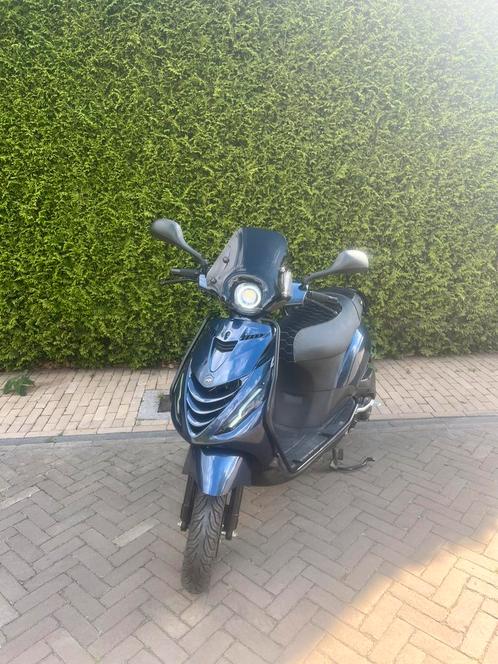 Piaggio zip 4t Full option, Fietsen en Brommers, Scooters | Piaggio, Zip, Maximaal 45 km/u, Benzine, Ophalen
