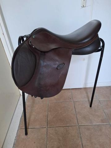 Arena springzadel 17.5 inch beschikbaar voor biedingen