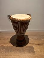 Afrikaanse Djembe Trommel met prachtig houtsnijwerk, Muziek en Instrumenten, Percussie, Ophalen of Verzenden, Gebruikt, Trommel