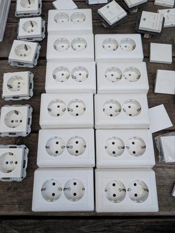 GIRA schakelmateriaal afdekramen, utp, wcd, st 55 i beschikbaar voor biedingen