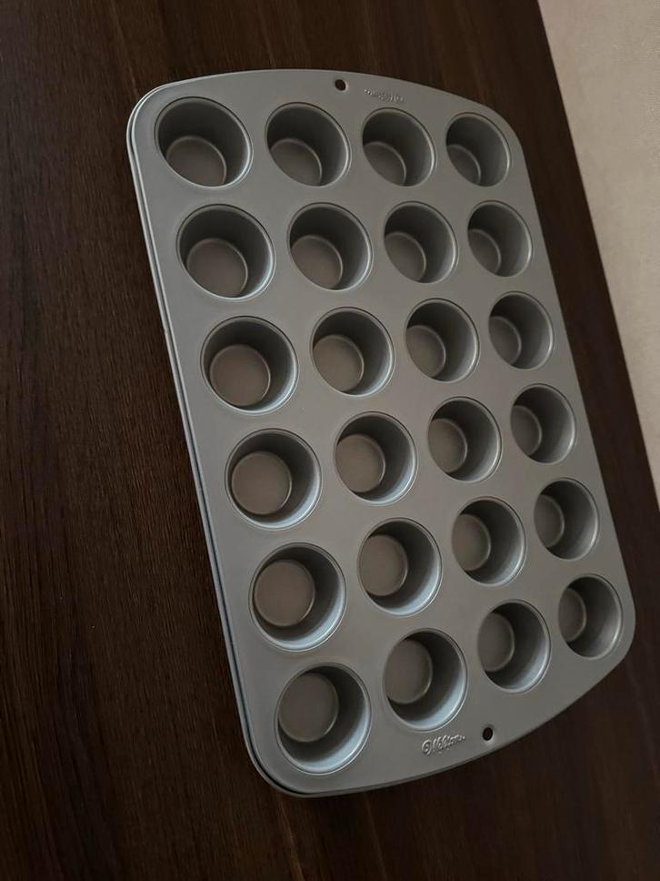 Wilton Mini Cupcake Bakvorm, Huis en Inrichting, Keuken | Keukenbenodigdheden, Zo goed als nieuw, Ophalen of Verzenden