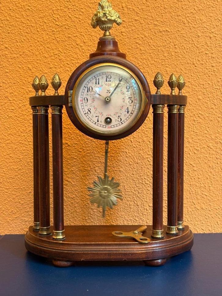 Josefientje variantie met 6 pilaren, Antiek en Kunst, Antiek | Klokken, Ophalen of Verzenden