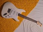 Witte stratocaster gitaar, Muziek en Instrumenten, Ophalen, Zo goed als nieuw, Solid body, Overige merken