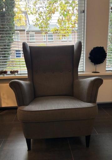 Oorfauteuil en bijpassende Hocker beschikbaar voor biedingen