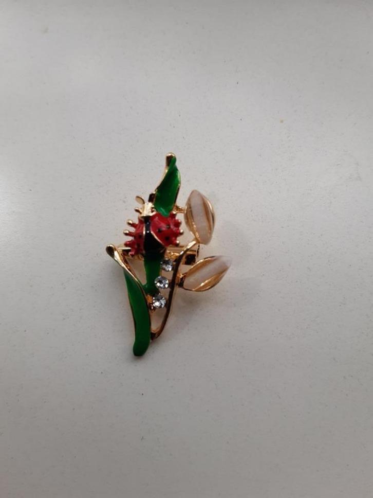 Goudkleurige broche tak met lieveheersbeestje met 3 strass, Sieraden, Tassen en Uiterlijk, Broches, Nieuw, Goud, Verzenden