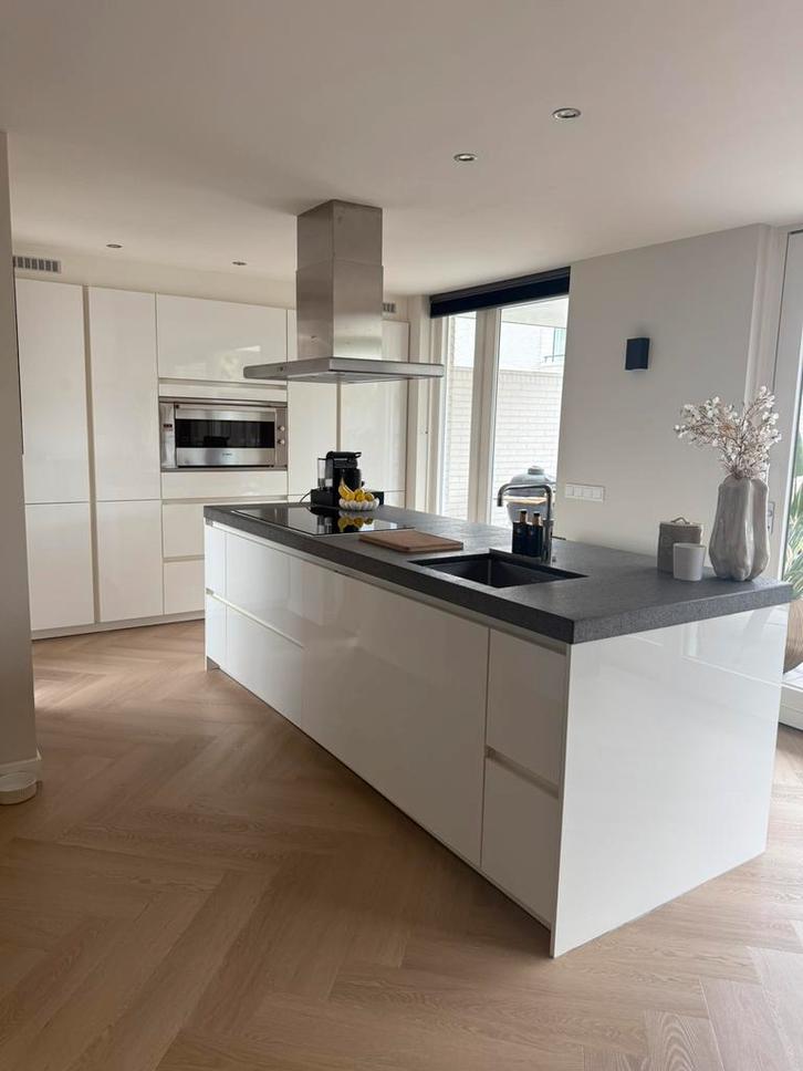 Keuken met kookeiland, Huis en Inrichting, Keuken | Complete keukens, Zo goed als nieuw, Overige typen, Wit, Met kookeiland, Ophalen