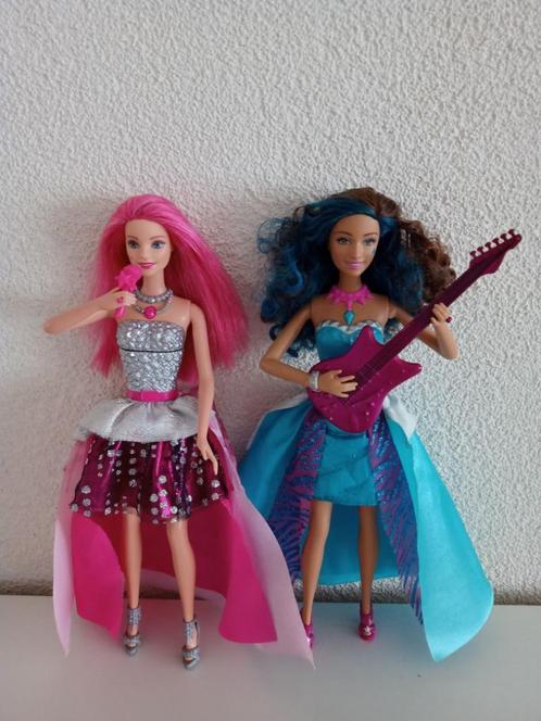 Uit de film Barbie in het Popsterrenkamp :COURTNEY en ERIKA, Verzamelen, Poppen, Gebruikt, Pop, Ophalen of Verzenden