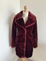 King Louie maat 38 wijnrode faux-fur fluffy jas 2430, Maat 38/40 (M), Ophalen of Verzenden, Zo goed als nieuw, King Louie