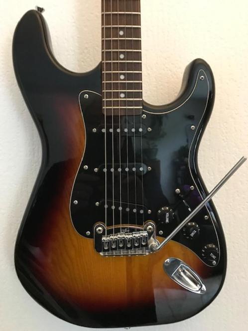 G&L Legacy Tribute series Strat, Muziek en Instrumenten, Snaarinstrumenten | Gitaren | Elektrisch, Zo goed als nieuw, Solid body