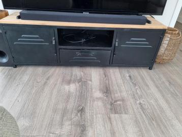 Tv meubel beschikbaar voor biedingen
