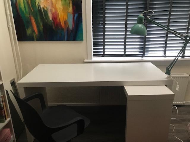 Ikea bureau Malm met uitschuifbaar blad 151x65, Huis en Inrichting, Bureaus, Zo goed als nieuw, Bureau, Ophalen