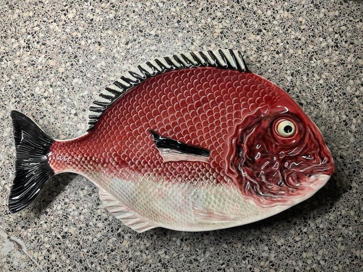 Visschaal L-schaal van granaat ,wit aardewerk bordello foto., Huis en Inrichting, Keuken | Servies, Zo goed als nieuw, Schaal of Schalen