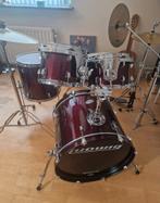 Donkerrood Ludwig drumstel inclusief bekkens en kruk, Muziek en Instrumenten, Ludwig, Zo goed als nieuw, Ophalen