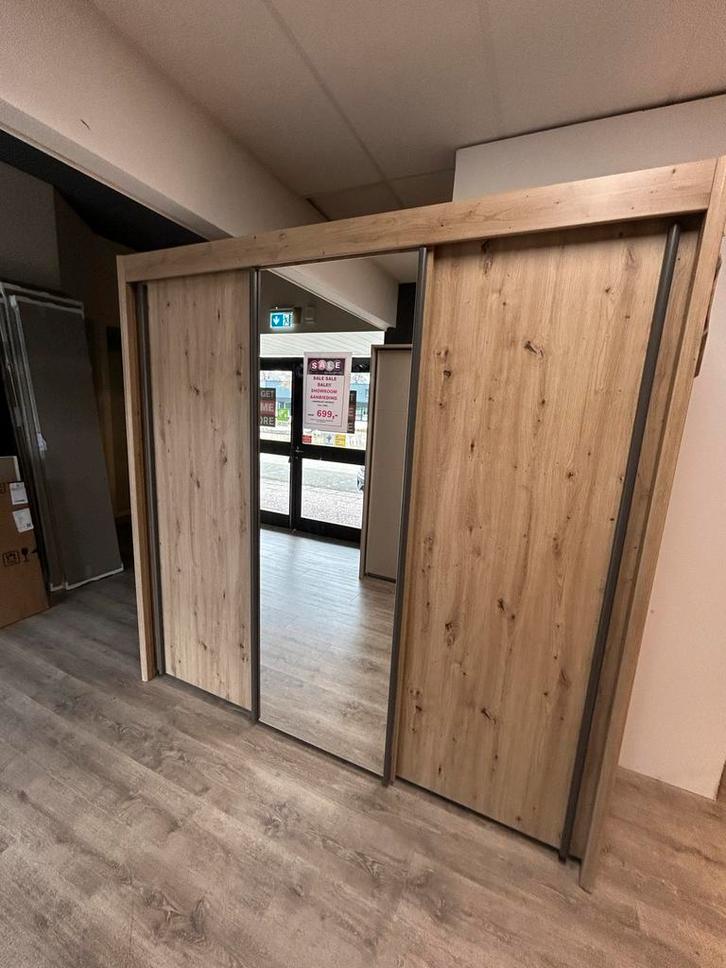 Mooie schuifdeurkast - Eiken look, Huis en Inrichting, Kasten | Kledingkasten, Nieuw, 200 cm of meer, 200 cm of meer, 50 tot 75 cm