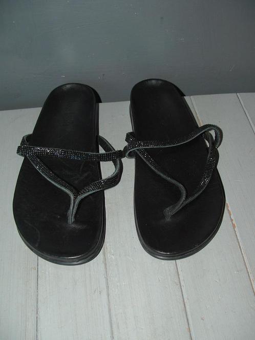 Lina Locchi zwarte steentjes leren slipper maat 40, Kleding | Dames, Schoenen, Zo goed als nieuw, Slippers, Zwart, Ophalen of Verzenden