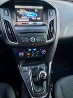 Ford FOCUS 1.0 Titanium Edition CLIMA PARKASSIST NAP APK, Auto's, Ford, 125 pk, Gebruikt, Euro 6, Blauw